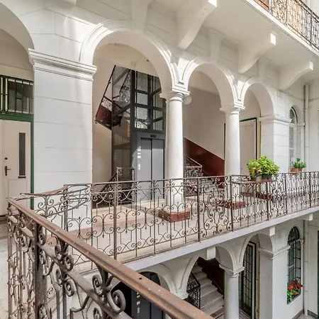 Danube 3br, 2 Bathr Quiet Apt At Market Hall Apartment Budapest