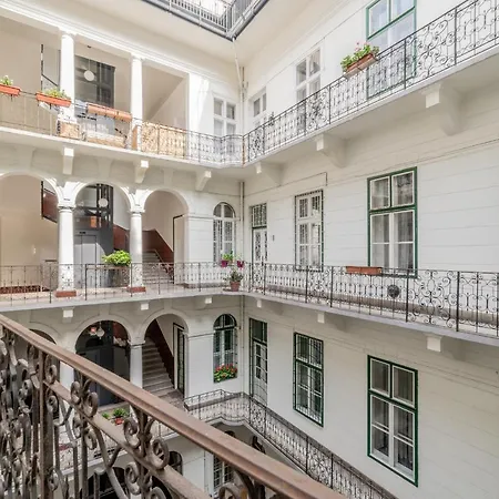 Danube 3br, 2 Bathr Quiet Apt At Market Hall * Budapest