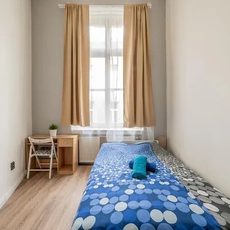 Danube 3br, 2 Bathr Quiet Apt At Market Hall Apartment
