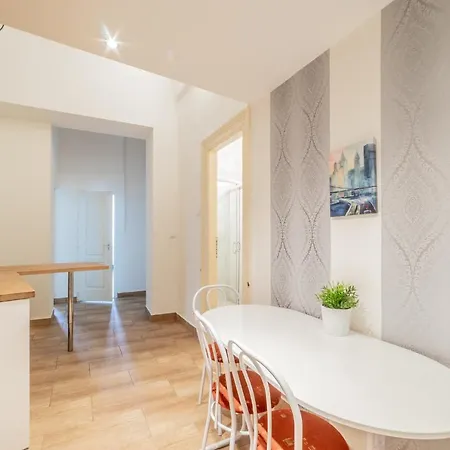 Danube 3br, 2 Bathr Quiet Apt At Market Hall *