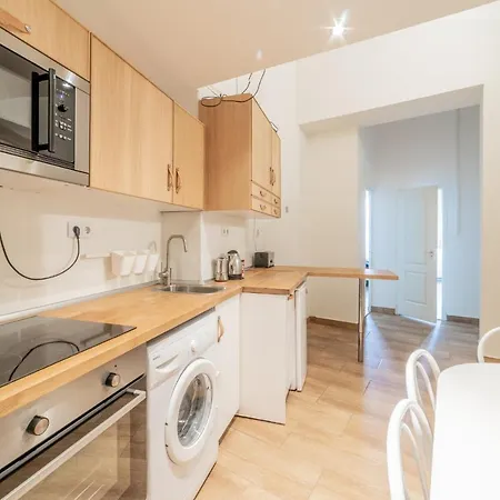 Danube 3br, 2 Bathr Quiet Apt At Market Hall